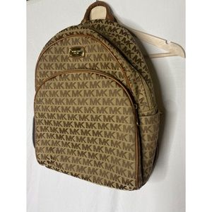 Beautiful brown Micheal Kors backpack 🤎